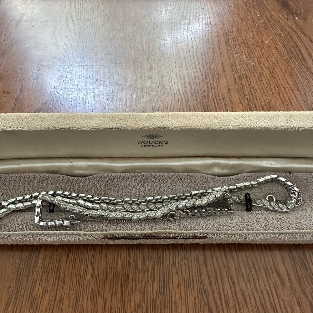 Houck’s Jewelry Necklace & Bracelet w Leaf Design